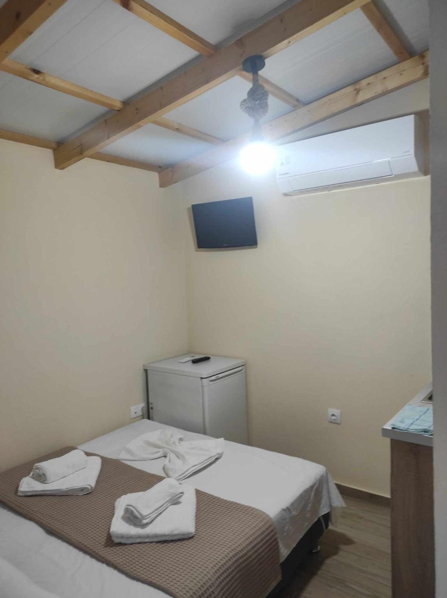 Light Blue Paralia Apartments Екстер'єр фото