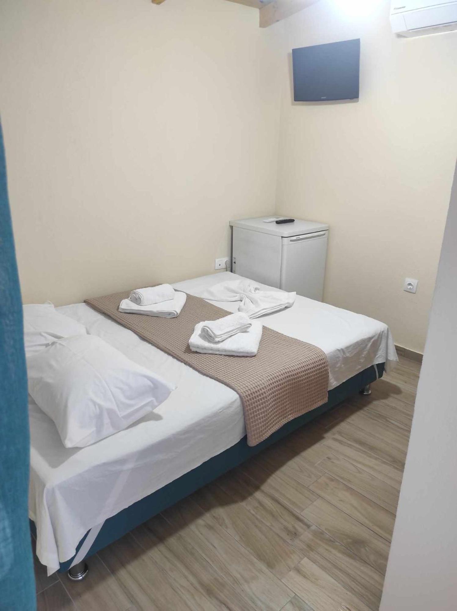 Light Blue Paralia Apartments Екстер'єр фото