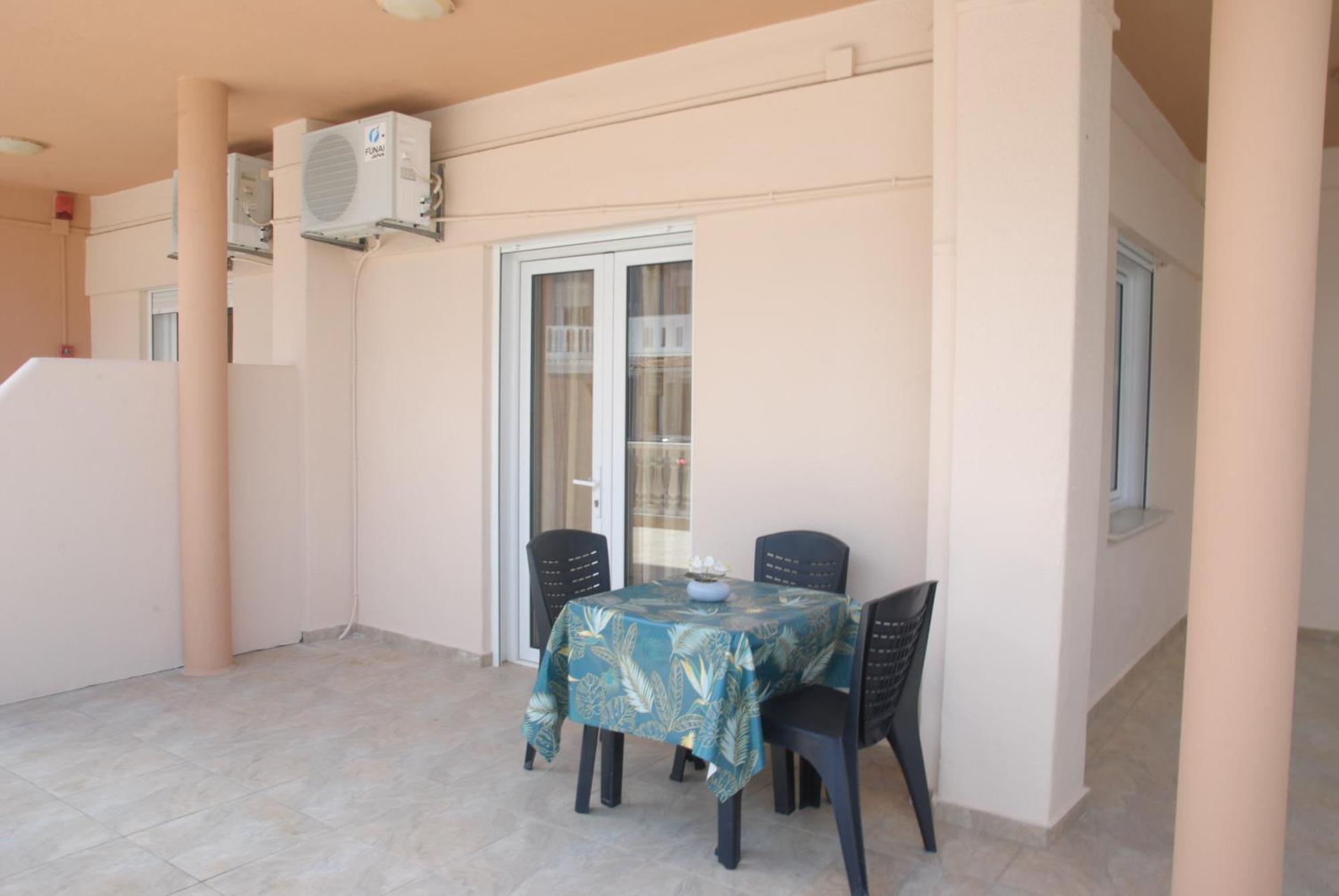 Light Blue Paralia Apartments Екстер'єр фото