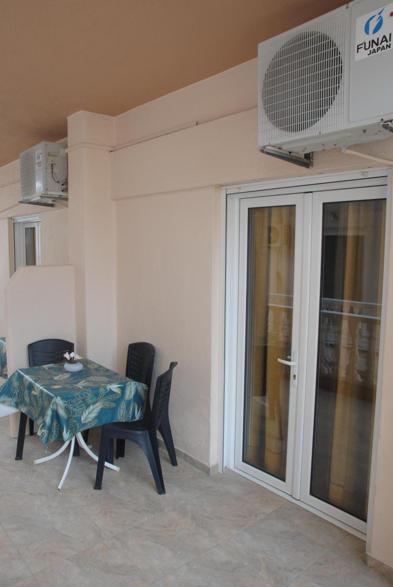 Light Blue Paralia Apartments Екстер'єр фото