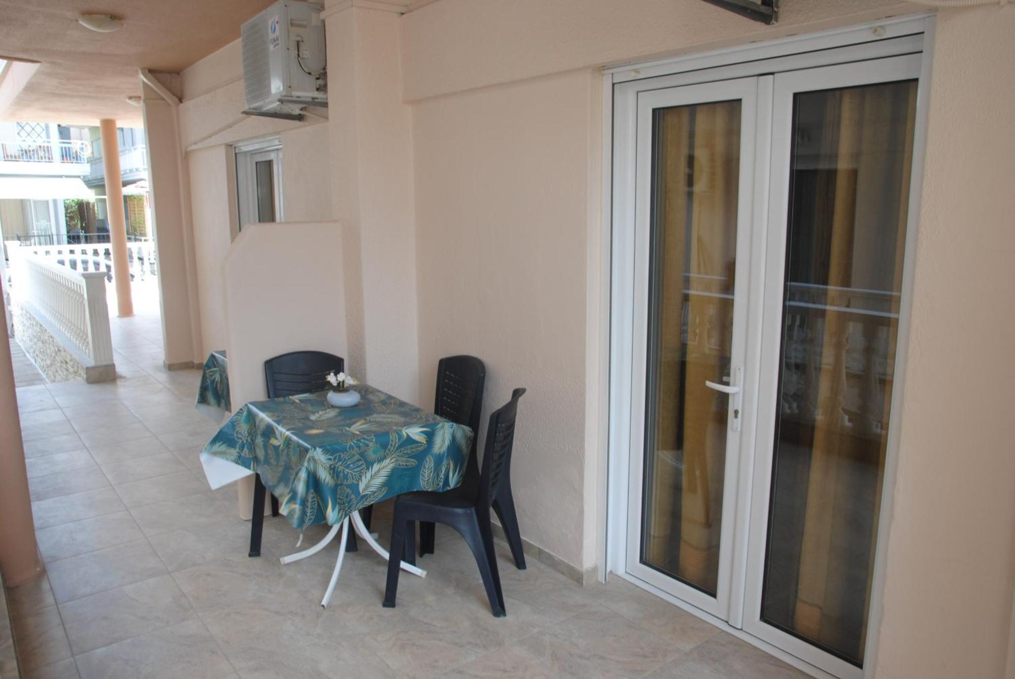 Light Blue Paralia Apartments Екстер'єр фото