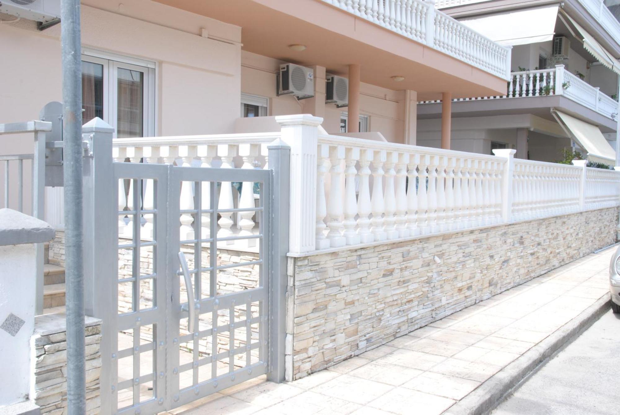 Light Blue Paralia Apartments Екстер'єр фото