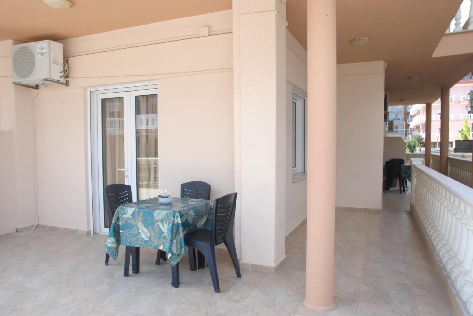 Light Blue Paralia Apartments Екстер'єр фото