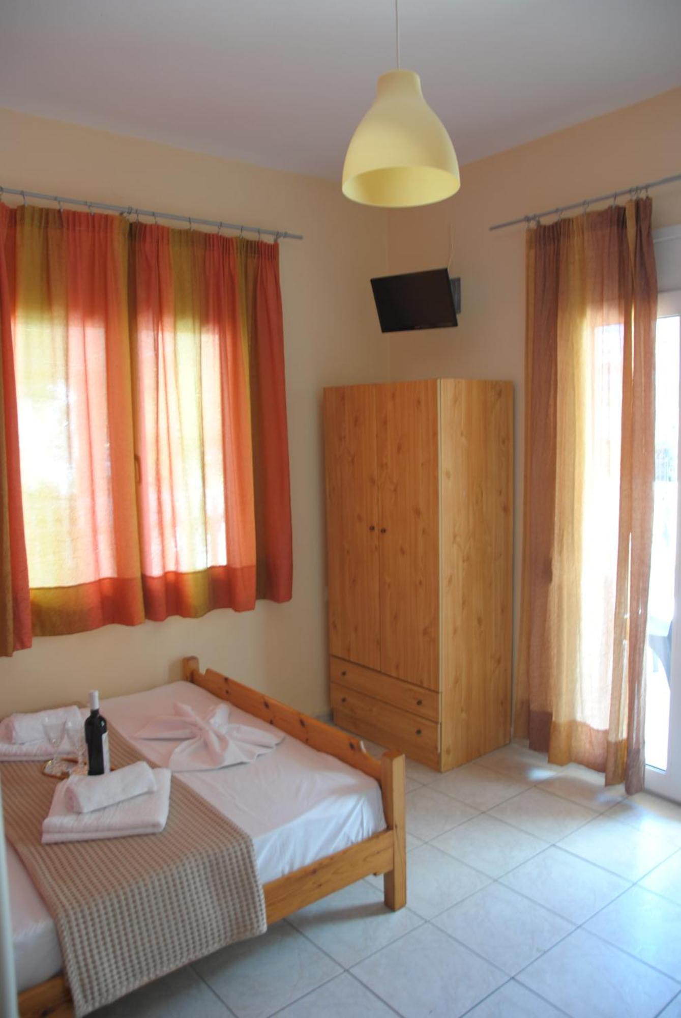 Light Blue Paralia Apartments Екстер'єр фото