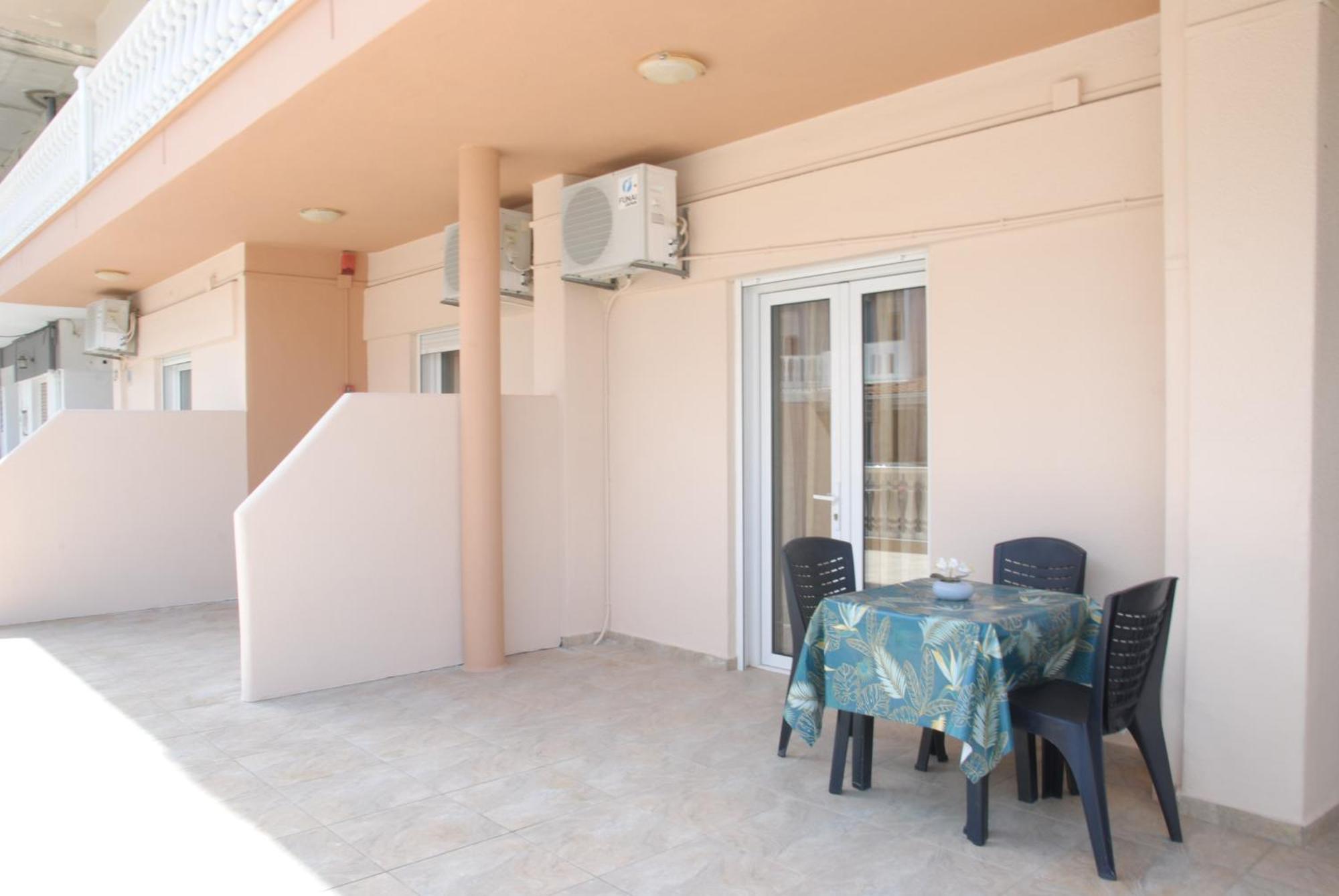 Light Blue Paralia Apartments Екстер'єр фото