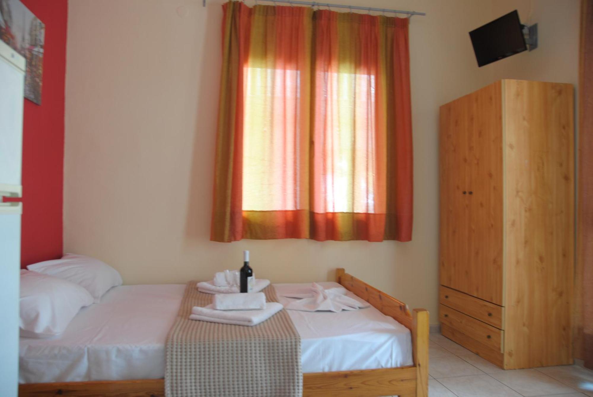 Light Blue Paralia Apartments Екстер'єр фото