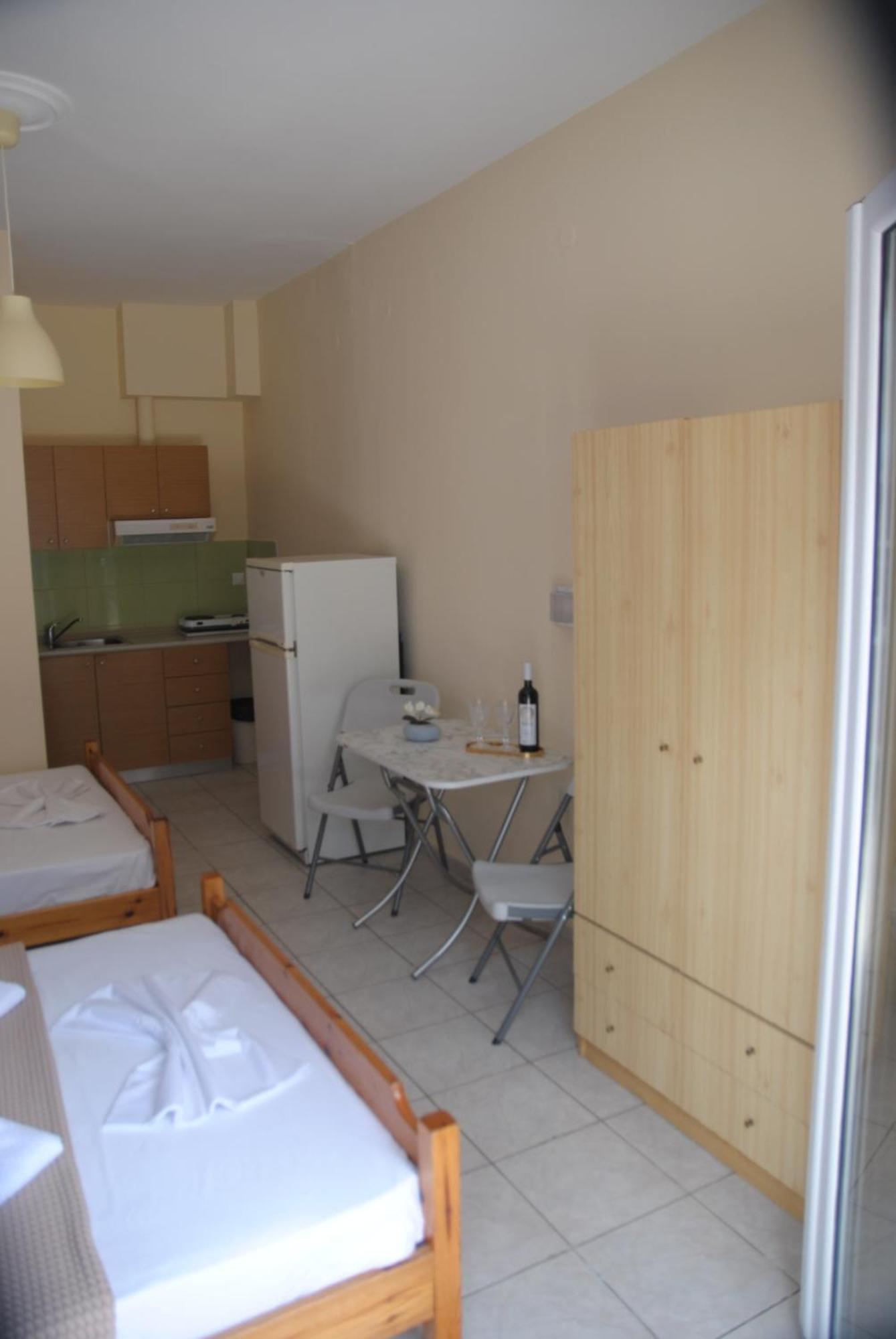 Light Blue Paralia Apartments Екстер'єр фото